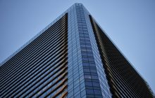 都市小说风格配图，现代都市夜景与商业精英元素，都市完本小说txt下载推荐